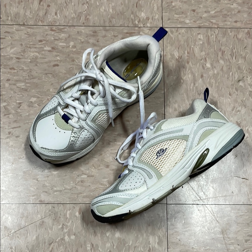 Easy Spirit Women's Sneakers Size 6W